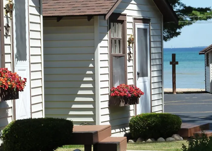Beach House Lakeside Cottages