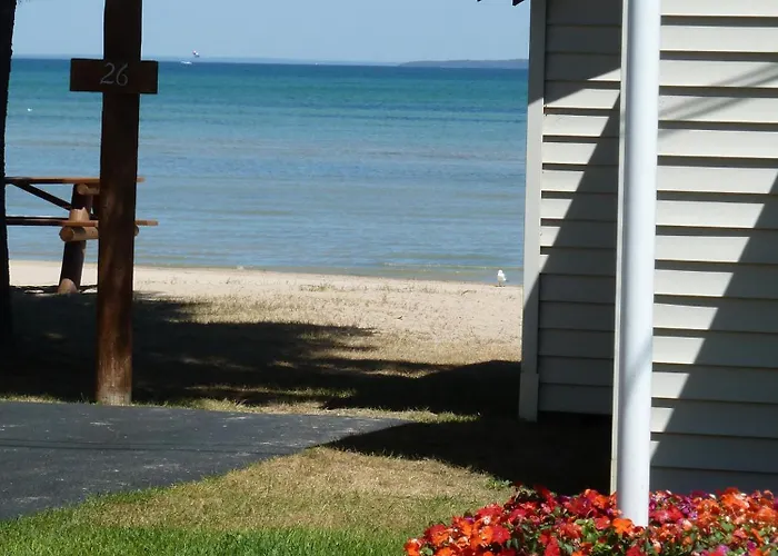 Beach House Lakeside Cottages